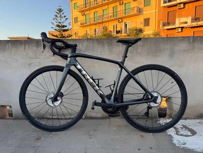 Used Trek Émonda SL 6 Disc Pro 2022 2022 Road & Gravel, Schwarz — image 1 of 11