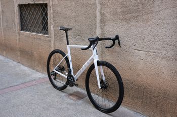 Used BMC Teammachine SLR 01 THREE 2026 2026 Road & Gravel, White — image 5 of 24