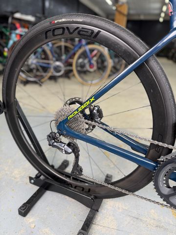 Used Specialized Roubaix Expert 2020 2020 Road & Gravel, Blue — image 11 of 26
