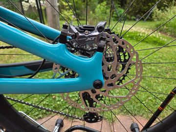 Yeti Sb150 Shimano Deore XT 2022 Mountainbike de segunda mano, Azul — imagen 4 de 12