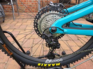 Yeti Sb150 Shimano Deore XT 2022 Mountainbike de segunda mano, Azul — imagen 8 de 12