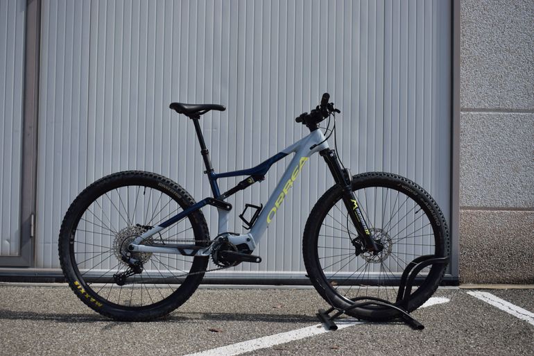 Used Orbea RISE H30 2022 2022 Mountainbike, Hellgrau, 29 — image 1 of 3