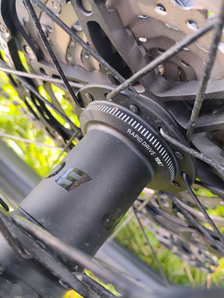 Used Trek Slash 8 Gen 6 2024 2024 Mountainbike, Blau, 27.5, 29 — image 9 of 9