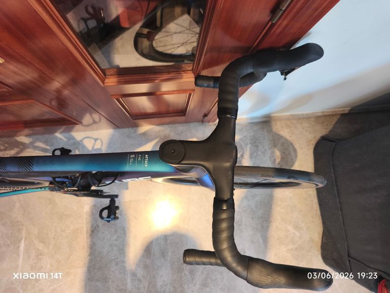 Used CUBE ATTAIN C:62, SLT 2026 2026 Road & Gravel, Blue — image 4 of 9