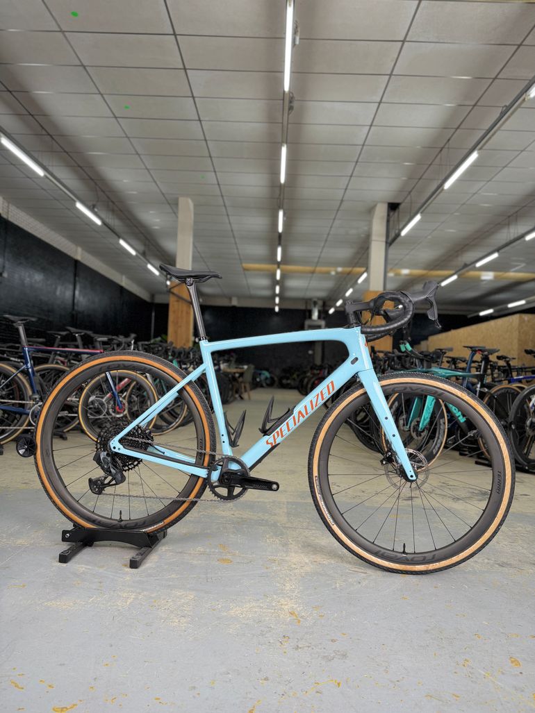 Used Specialized Diverge Expert AXS 2022 Road & Gravel — image 1 of 24