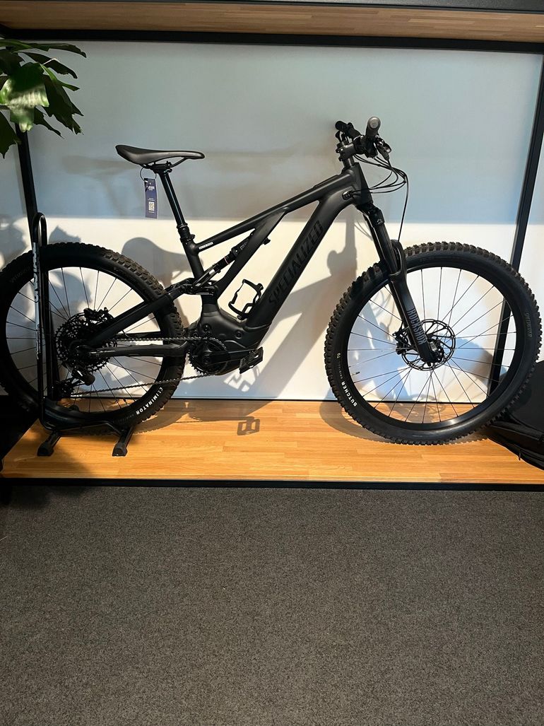 Used Specialized Turbo Levo Alloy 2024 2024 Mountainbike, Schwarz, 29 — image 1 of 9