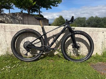 Used Trek Procaliber 9.8 2022 2022 Mountainbike, Black, 29 — image 1 of 11
