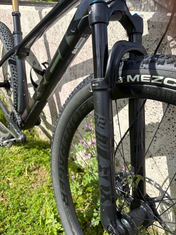 Used Trek Procaliber 9.8 2022 2022 Mountainbike, Black, 29 — image 8 of 11