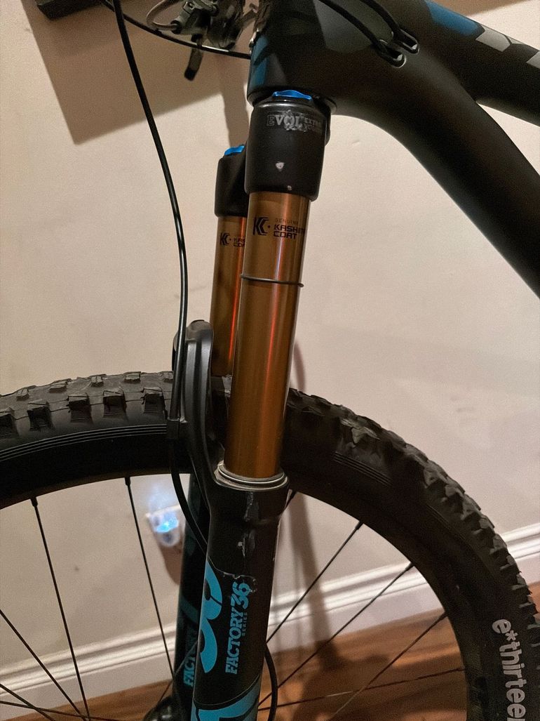 Used Yeti SB5.5 TURQ X01 Eagle 2018 2018 Mountainbike, Light Gray, 29 — image 11 of 21