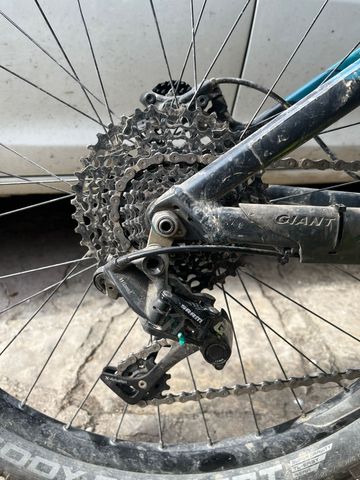Tweedehands Giant Reign 27.5 2 2015 2015 Mountainbike — afbeelding 2 van 4