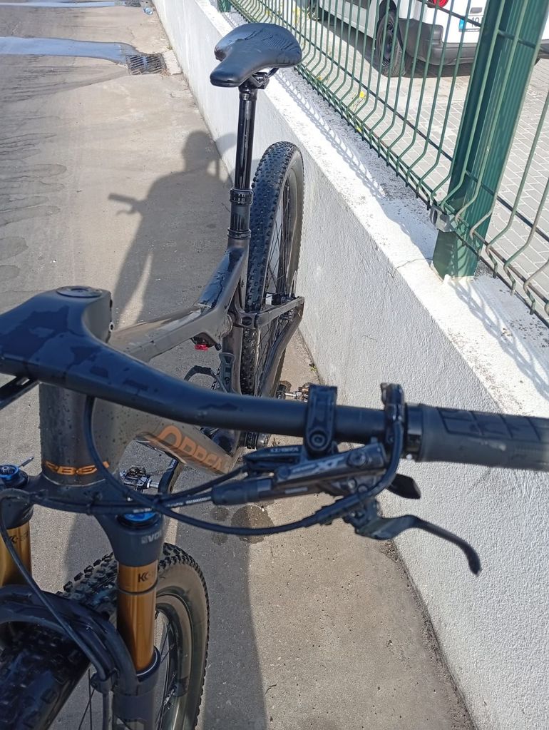Used Orbea OIZ M-TEAM AXS 2025 2025 Mountainbike, Light Gray — image 6 of 10