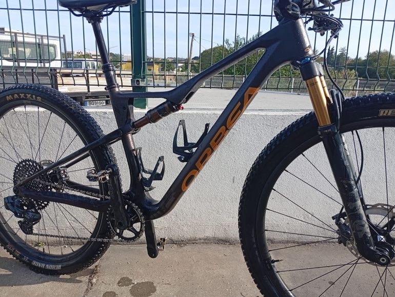Used Orbea OIZ M-TEAM AXS 2025 2025 Mountainbike, Light Gray — image 2 of 10