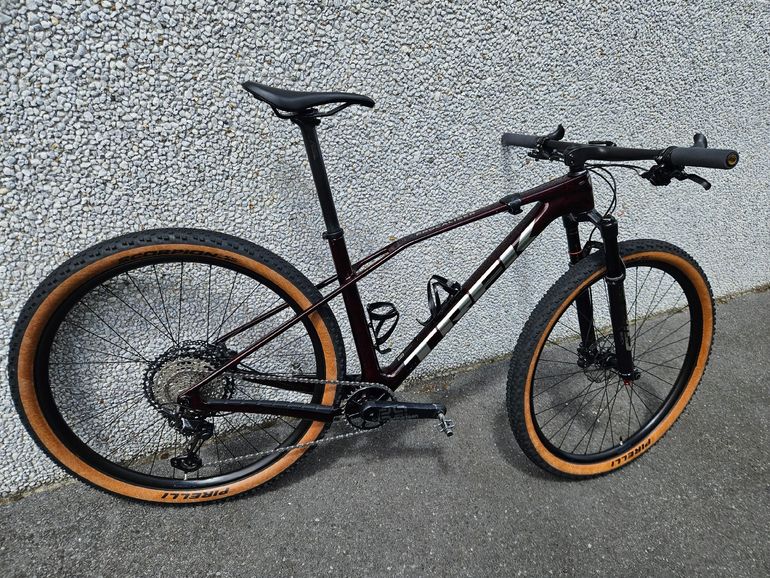 Used Trek Procaliber Shimano XTR 2025 Mountainbike, Red — image 1 of 16