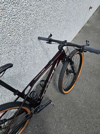 Used Trek Procaliber Shimano XTR 2025 Mountainbike, Red — image 8 of 16