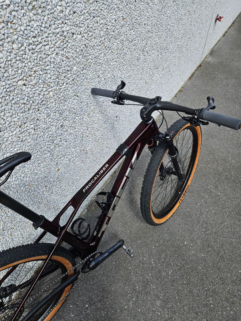 Used Trek Procaliber Shimano XTR 2025 Mountainbike, Red — image 8 of 16