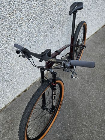 Used Trek Procaliber Shimano XTR 2025 Mountainbike, Red — image 2 of 16