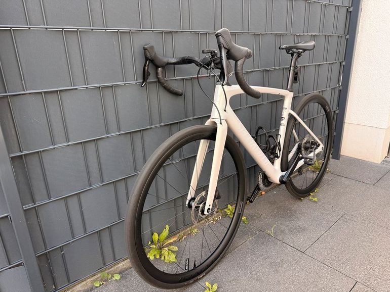 Used Specialized Roubaix SRAM Red eTap AXS 2024 Road & Gravel, White — image 1 of 9