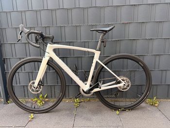Used Specialized Roubaix SRAM Red eTap AXS 2024 Road & Gravel, White — image 4 of 9