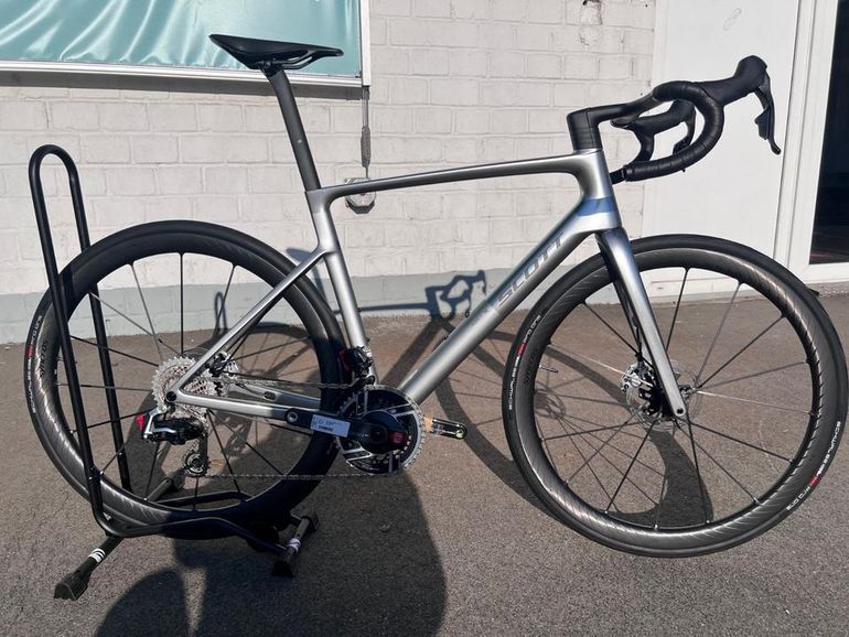 Used Specialized Roubaix SRAM Red eTap AXS 2024 Road & Gravel, White — image 8 of 9