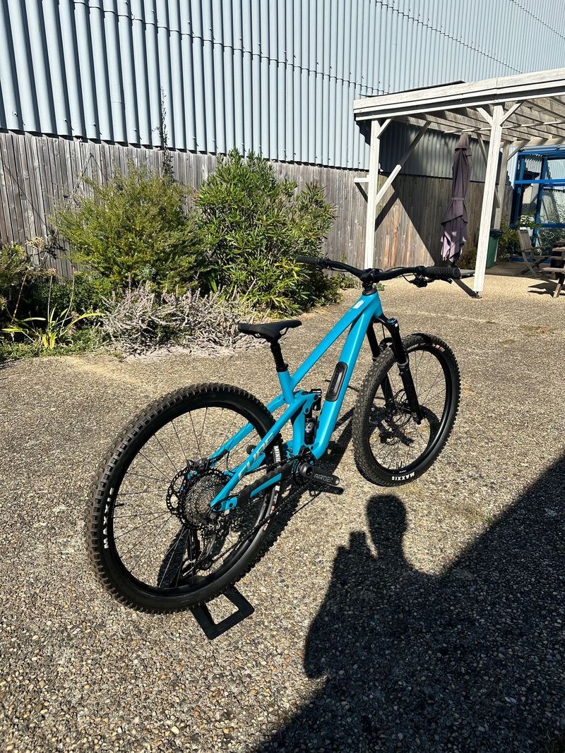 Gebrauchtes CUBE Stereo Shimano Deore XT 2023 Mountainbike, Blau — Bild 4 von 5
