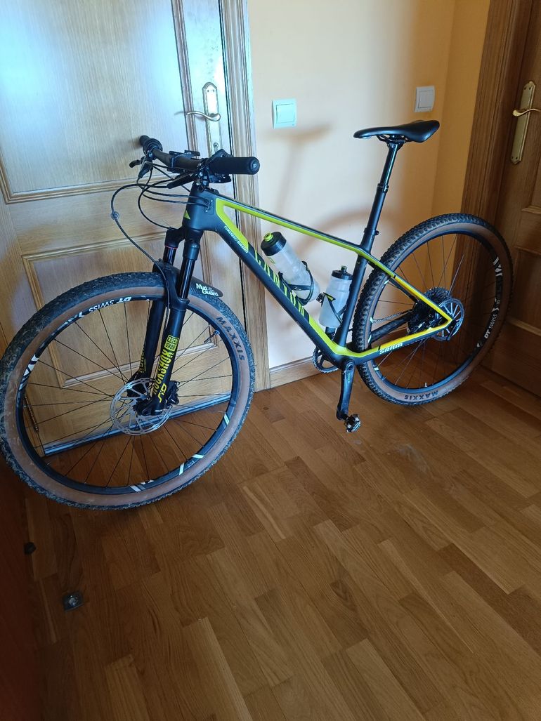 Used Canyon Exceed CF SL 7.0 Pro Race 2018 2018 Mountainbike — image 2 of 10