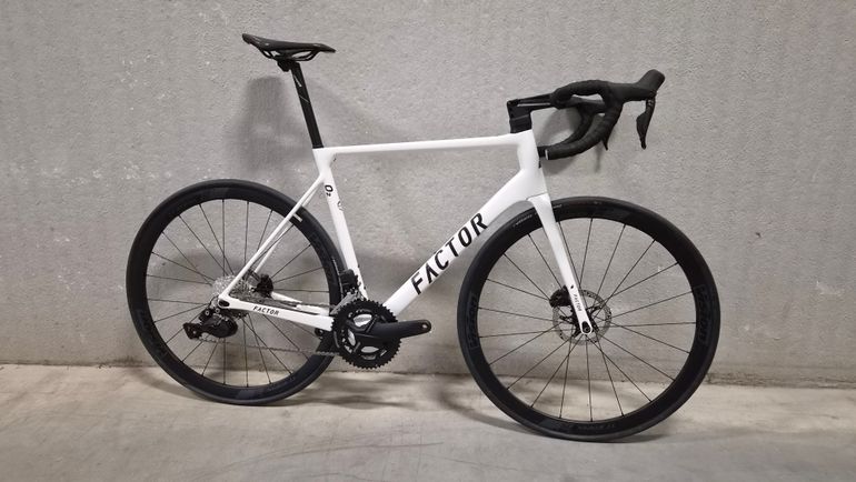 Used Factor Factor O2 105 Di2 2025 Road & Gravel, Weiß — image 1 of 3