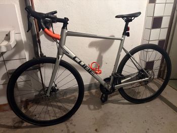 Used CUBE ATTAIN PRO 2023 2023 Road & Gravel, Orange — image 2 of 5