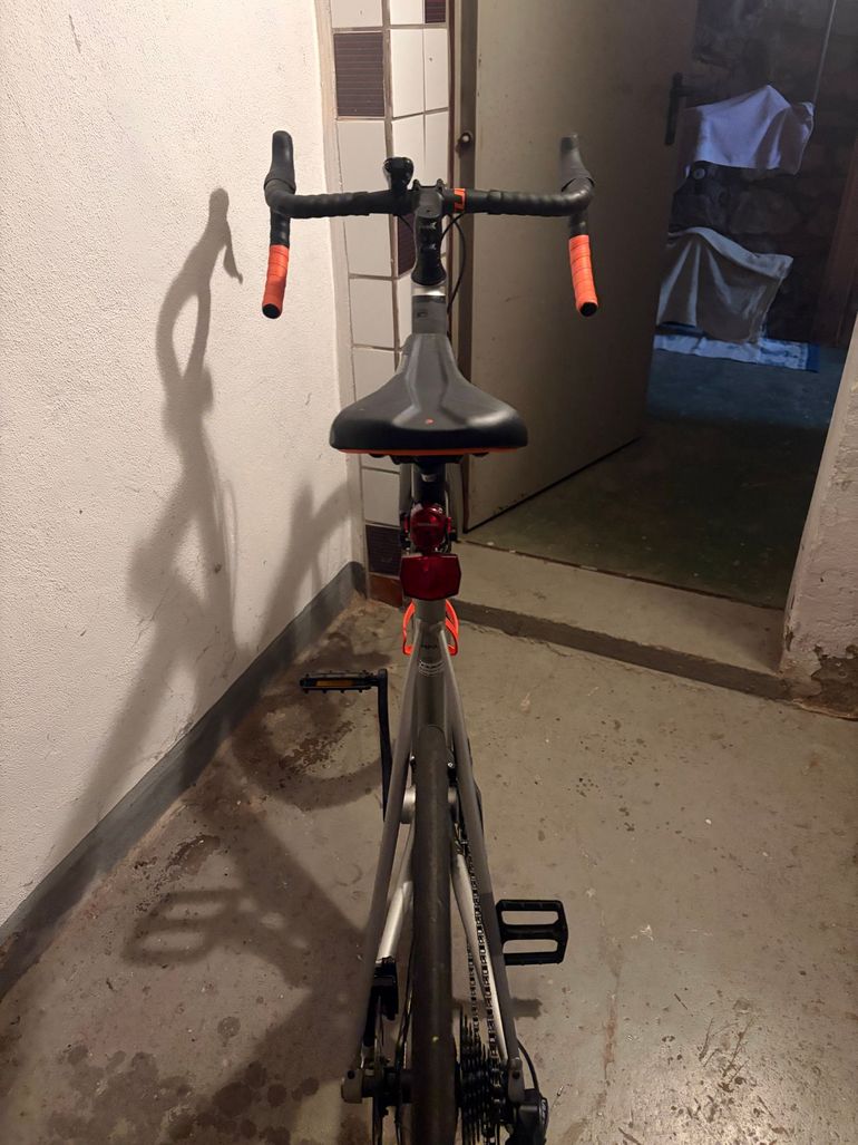 Used CUBE ATTAIN PRO 2023 2023 Road & Gravel, Orange — image 4 of 5