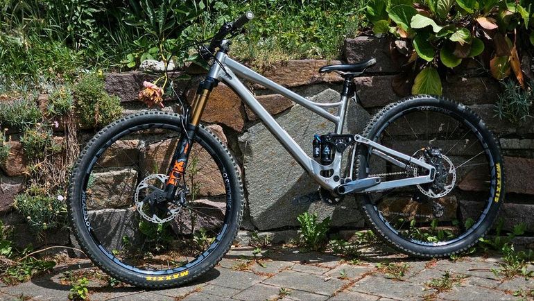 Used Banshee Prime V3.1 2023 Raw 2023 Mountainbike — image 1 of 15