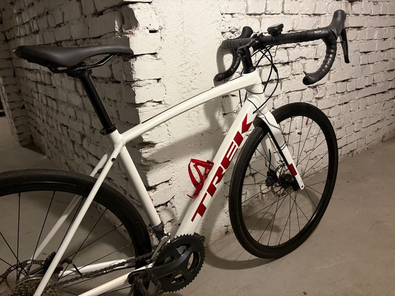 Used Trek Domane AL 3 Disc 2022 2022 Road & Gravel, Weiß — image 1 of 71