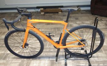 Used BMC Roadmachine ONE 2023 2023 Road & Gravel, Naranja — image 2 of 3