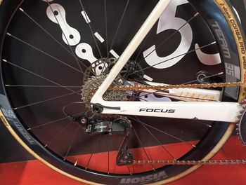 Used Focus Focus Izalco Max 8.7 Disc 2024 Road & Gravel — image 3 of 12
