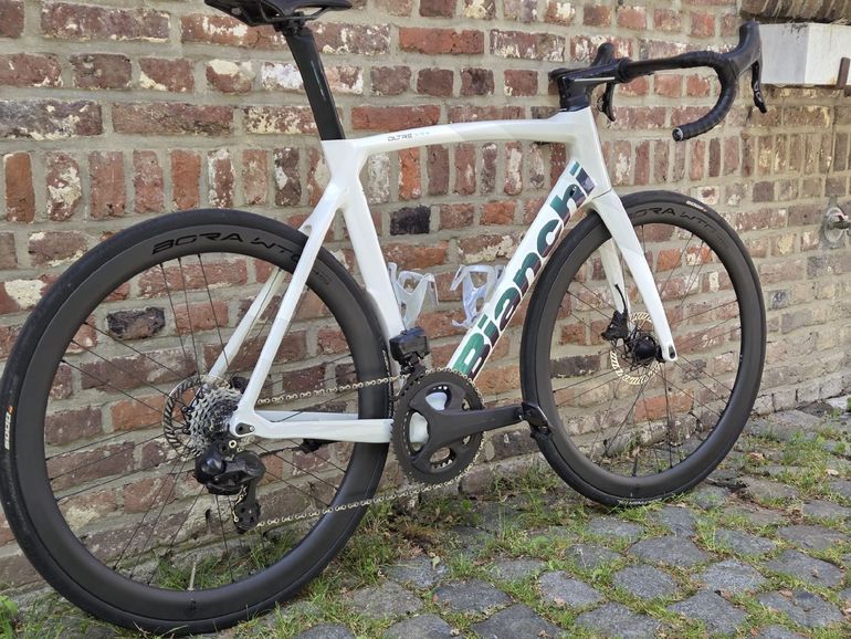 Used Bianchi Oltre Campagnolo Super Record EPS 2025 Road & Gravel — image 1 of 23