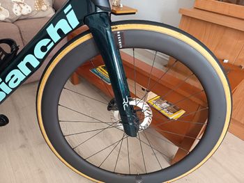 Used BIANCHI OLTRE RC REPARTO CORSE 140 TH ANIVERSARIO CUADRO 001 RUEDAS RESERVE ZIPP BIANCHI OLTRE RC REPARTO CORSE 140 TH ANIVERSARIO CUADRO 001 RUEDAS RESERVE ZIPP Custom Shimano Ultegra Di2 2026 Road & Gravel — image 7 of 20
