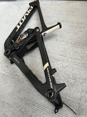 Used Pivot Switchblade Frameset 2024 Mountainbike — image 2 of 5