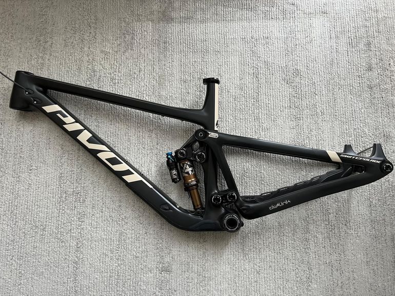 Used Pivot Switchblade Frameset 2024 Mountainbike — image 1 of 5