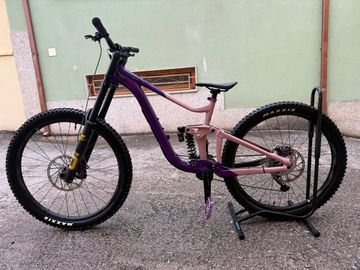 Used Giant Reign SX 2023 Frameset 2023 Mountainbike, Purple, 29, 27.5 — image 2 of 3