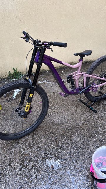 Used Giant Reign SX 2023 Frameset 2023 Mountainbike, Purple, 29, 27.5 — image 3 of 3