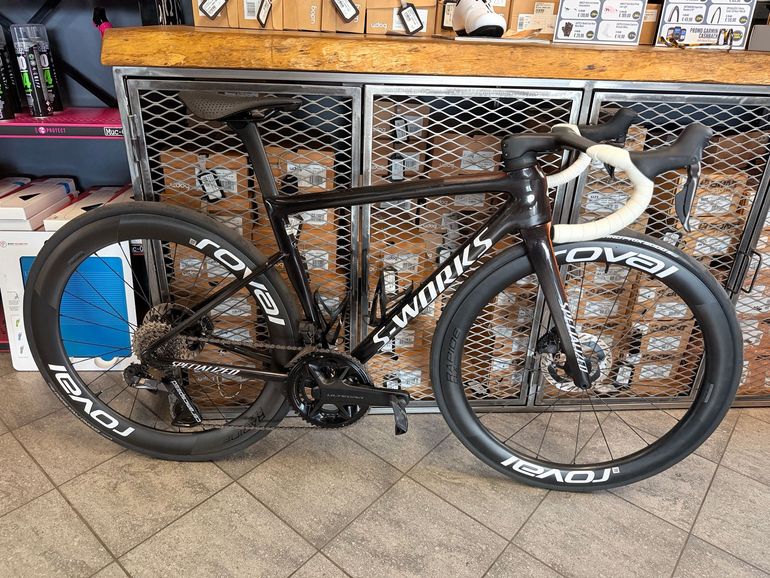Used Specialized S-Works Tarmac SL8 - Shimano Dura-Ace Di2 2026 2026 Road & Gravel, Red — image 5 of 11