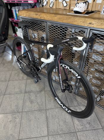 Used Specialized S-Works Tarmac SL8 - Shimano Dura-Ace Di2 2026 2026 Road & Gravel, Red — image 6 of 11