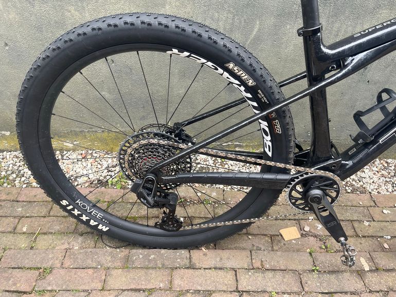 Used Trek Supercaliber SLR 9.8 X0 Flight Attendant Gen 2 2026 2026 Mountainbike, Black, 29 — image 12 of 13
