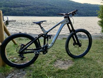Used Giant Glory Advanced 2024 2024 Mountainbike, Light Gray, 29, 27.5 — image 3 of 7