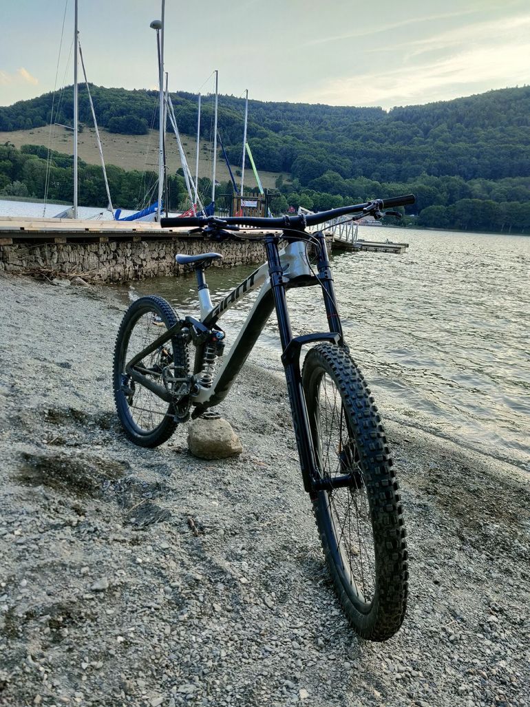 Used Giant Glory Advanced 2024 2024 Mountainbike, Light Gray, 29, 27.5 — image 5 of 7