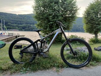 Used Giant Glory Advanced 2024 2024 Mountainbike, Light Gray, 29, 27.5 — image 4 of 7