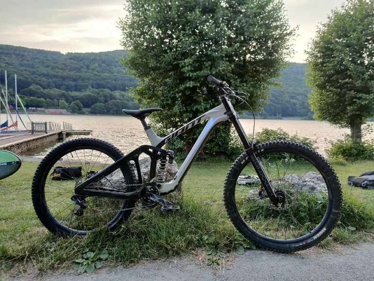 Used Giant Glory Advanced 2024 2024 Mountainbike, Light Gray, 29, 27.5 — image 4 of 7
