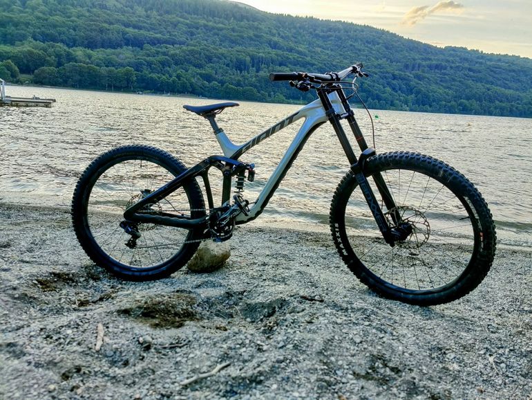 Used Giant Glory Advanced 2024 2024 Mountainbike, Light Gray, 29, 27.5 — image 1 of 7