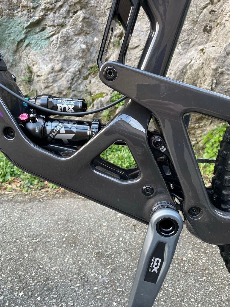 Used Santa Cruz Bronson GX AXS 2026 2026 Mountainbike, Light Gray, 29, 27.5 — image 7 of 11