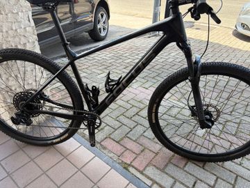 Tweedehands Focus Raven 8.6 2022 2022 Mountainbike — afbeelding 2 van 14