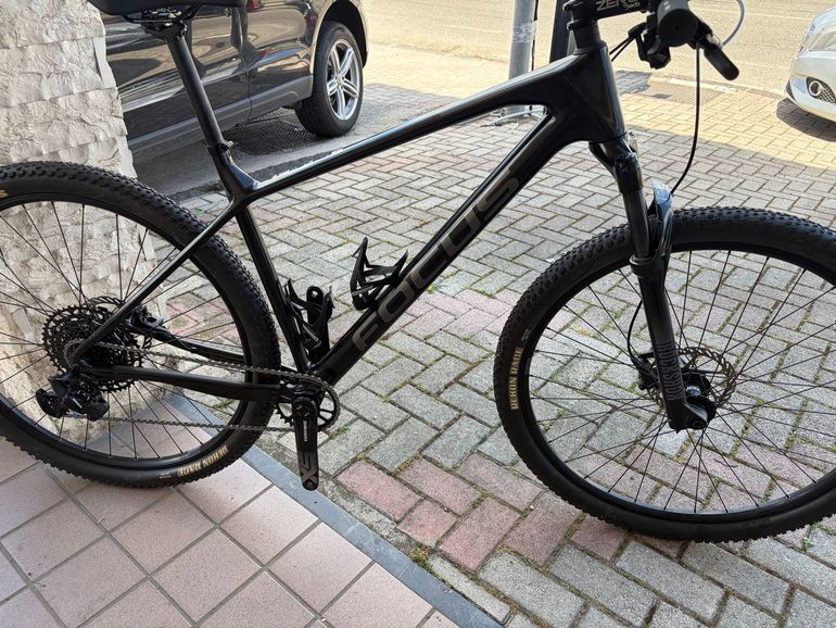Used Focus Raven 8.6 2022 2022 Mountainbike — image 2 of 14
