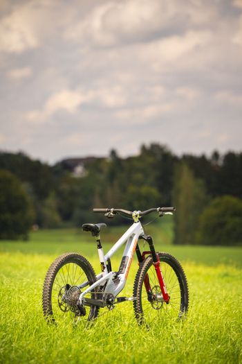 Used Santa Cruz Nomad SRAM XX Eagle AXS (T-Type) 2023 Mountainbike, Light Gray, Mixed — image 5 of 12